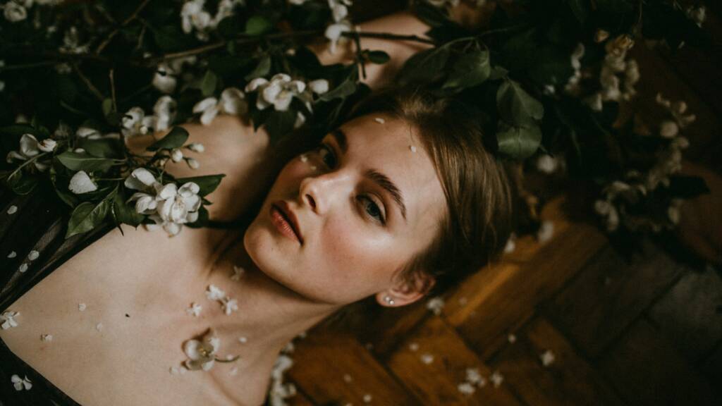 Who are you when you no longer want to be the woman you were? – imagen de Itsuki Society